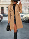 Elegante gabardina de mujer con doble fila de botones, perfecta para el otoño
