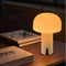 Moderní stolní lampa s bezdrátovým dotykovým světlem